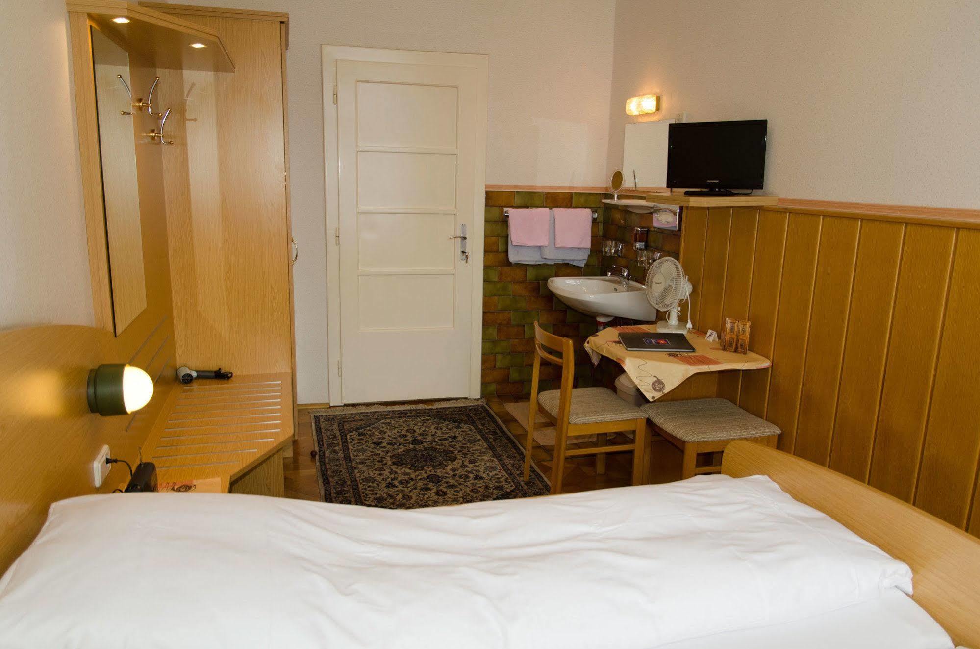 Schweizer Pension Solderer Viena Exterior foto