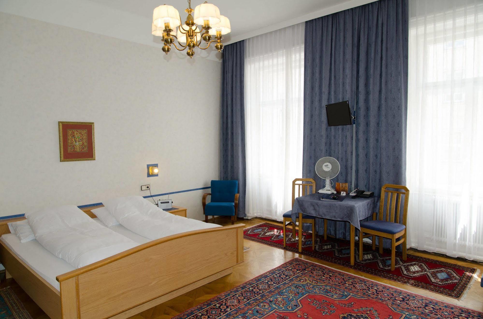 Schweizer Pension Solderer Viena Exterior foto
